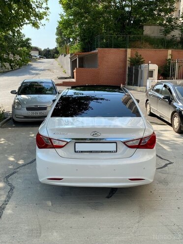 Hyundai Sonata-8
