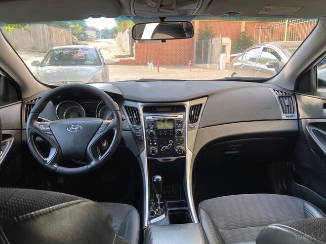 Hyundai Sonata-15