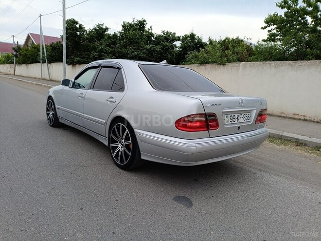 Mercedes E 270-8