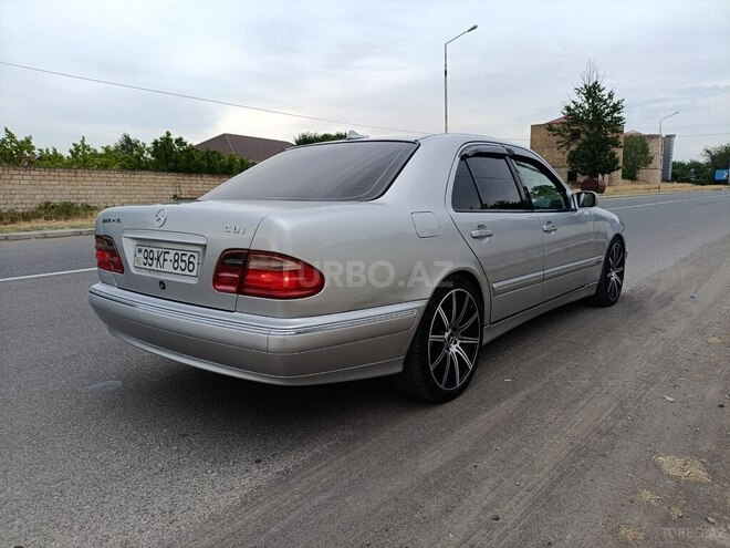 Mercedes E 270-7