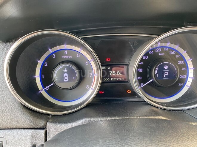 Hyundai Sonata-12