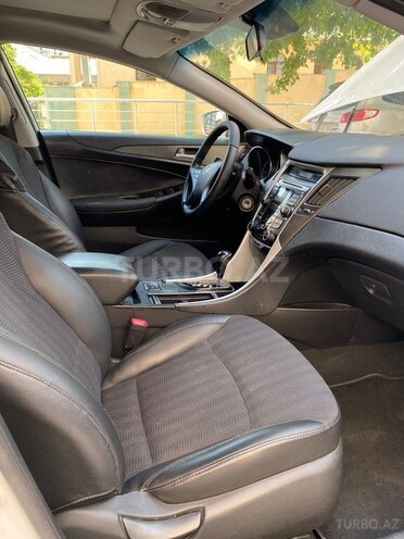 Hyundai Sonata-14