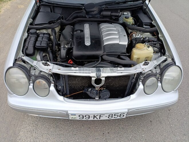 Mercedes E 270-11