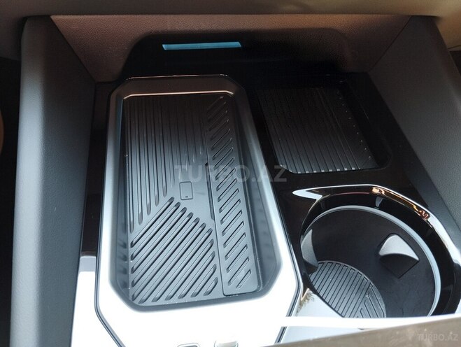 BMW i5-15