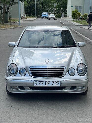 Mercedes E 240-1