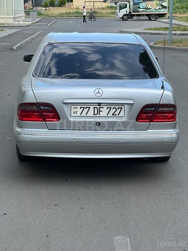 Mercedes E 240-4