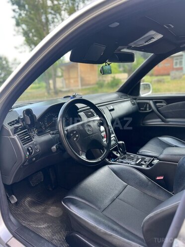Mercedes E 240-10