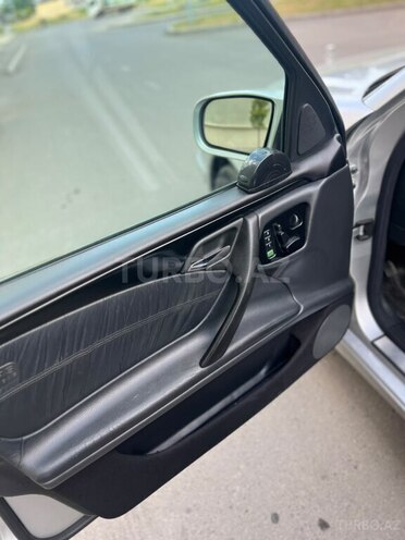Mercedes E 240-14