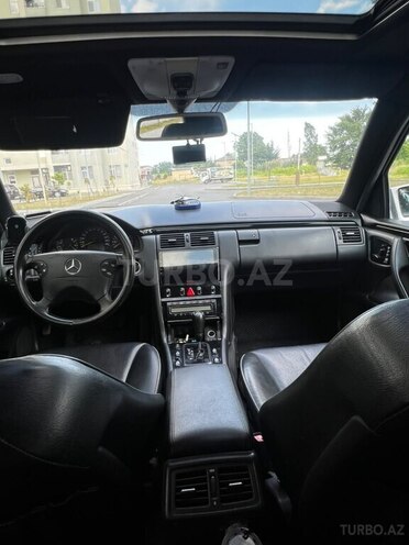 Mercedes E 240-11
