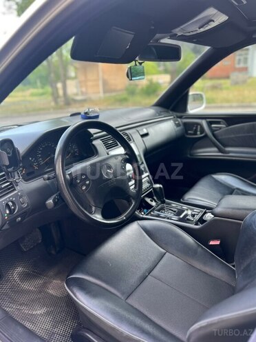 Mercedes E 240-13
