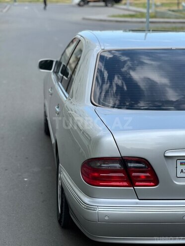 Mercedes E 240-5