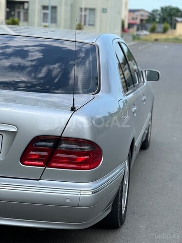 Mercedes E 240-6