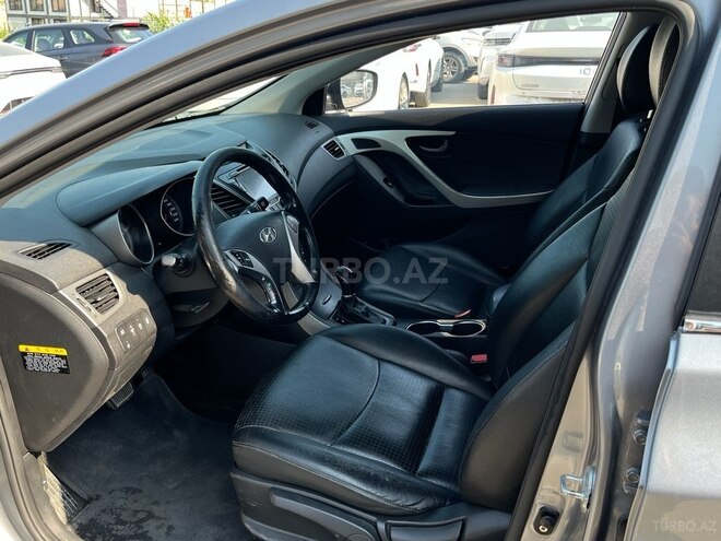 Hyundai Avante-11