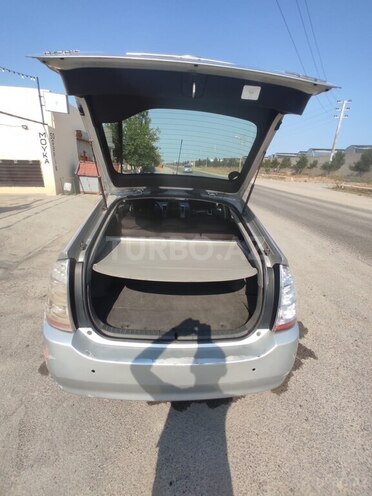 Toyota Prius-12