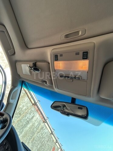 Toyota Land Cruiser-10