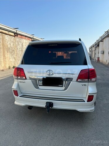 Toyota Land Cruiser-6