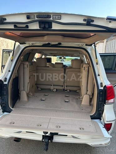 Toyota Land Cruiser-9