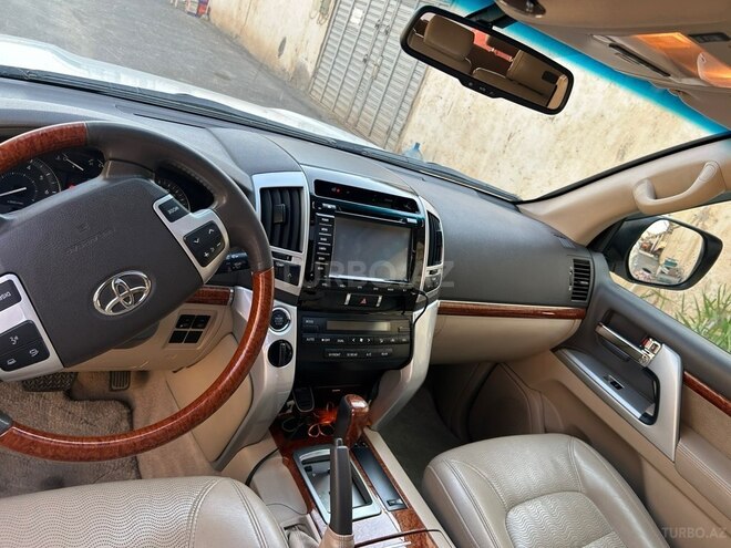 Toyota Land Cruiser-13