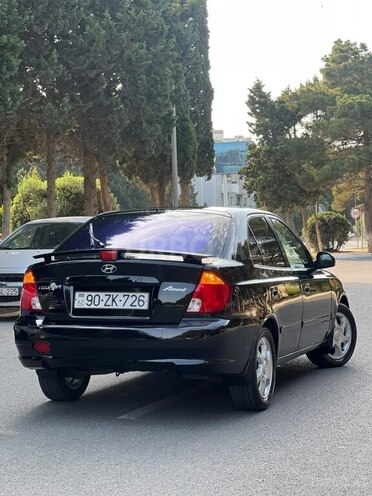 Hyundai Accent-2