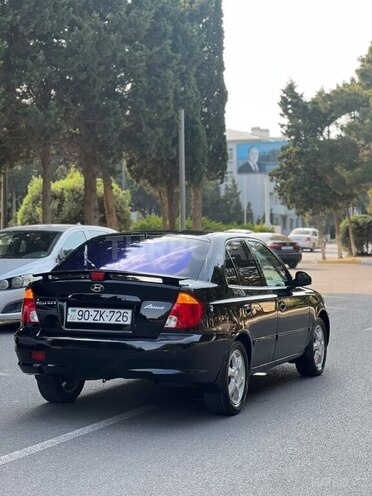 Hyundai Accent-13