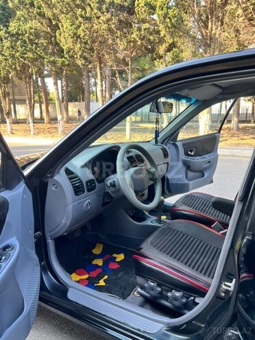 Hyundai Accent-14