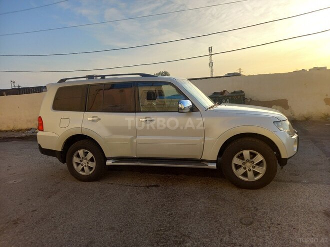 Mitsubishi Pajero-5