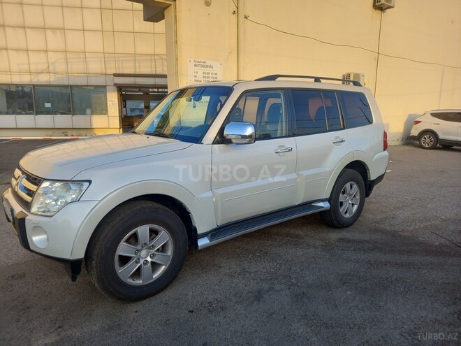 Mitsubishi Pajero-4