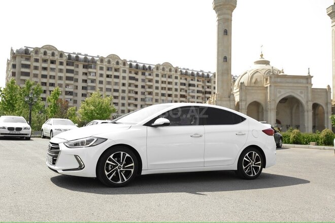 Hyundai Avante-3