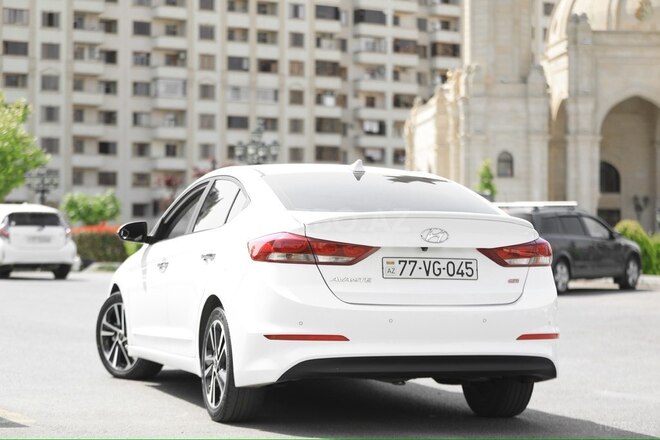 Hyundai Avante-5