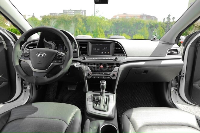 Hyundai Avante-7