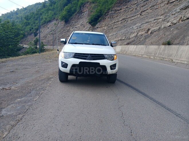 Mitsubishi L200-1