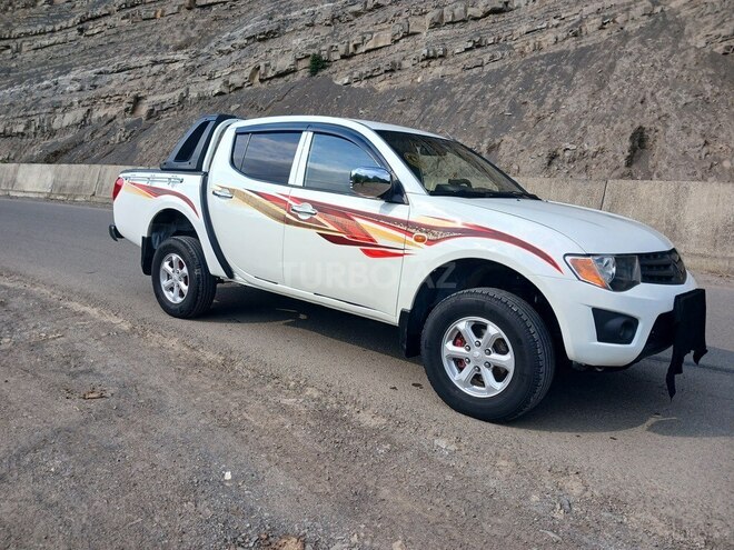 Mitsubishi L200-2