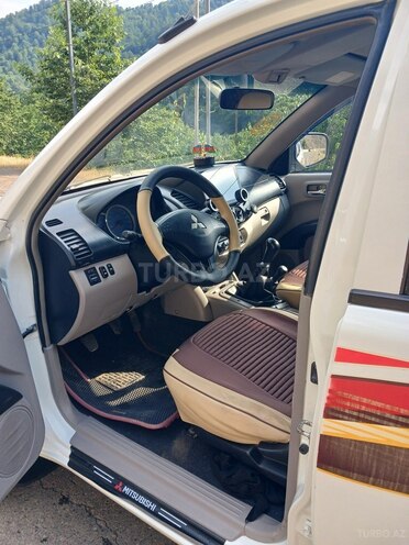 Mitsubishi L200-5