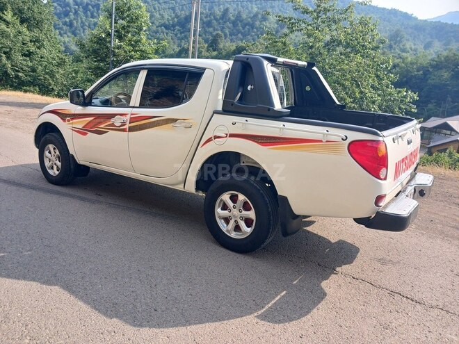 Mitsubishi L200-4