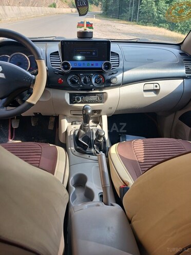 Mitsubishi L200-8