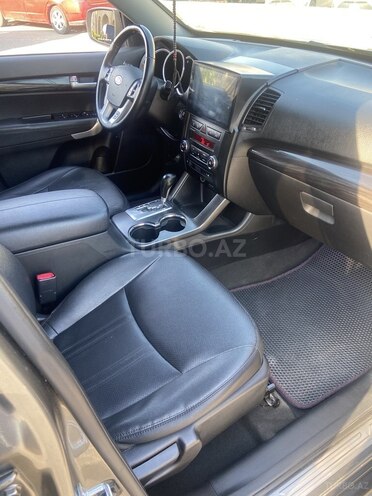 Kia Sorento-12