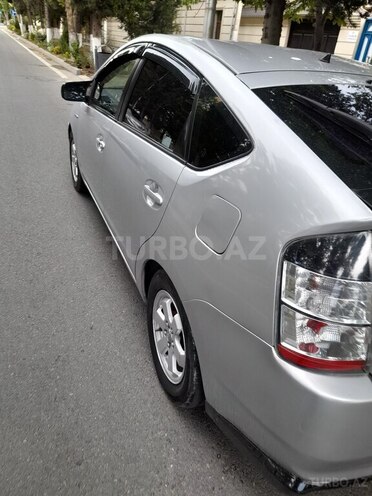 Toyota Prius-5
