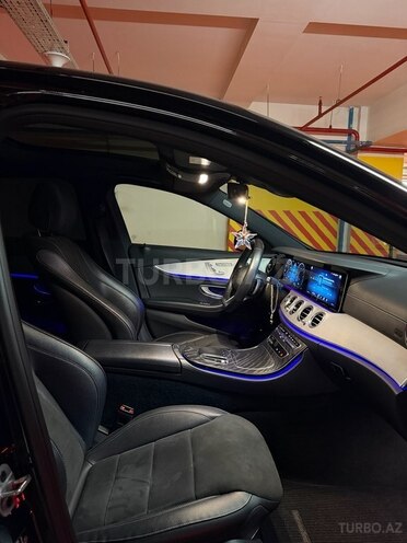 Mercedes E 300 e-9