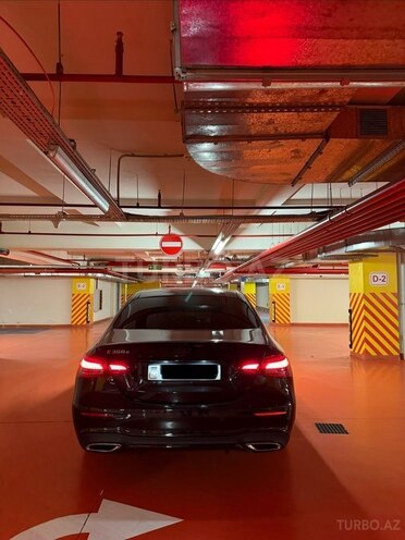Mercedes E 300 e-4