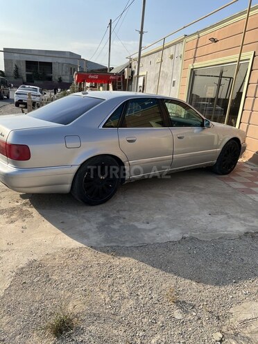 Audi A8-3