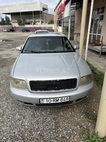 Audi A8-1