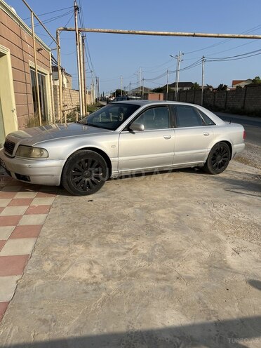 Audi A8-6