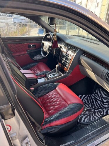 Audi A8-7