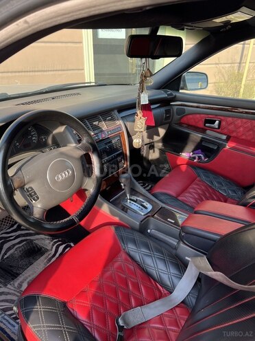 Audi A8-9