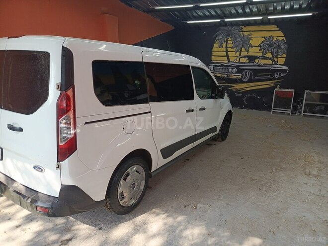 Ford Tourneo Connect-9