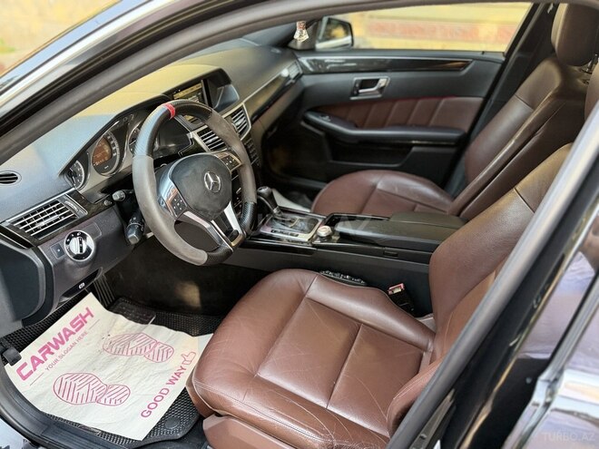 Mercedes E 220-11