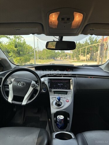 Toyota Prius-18