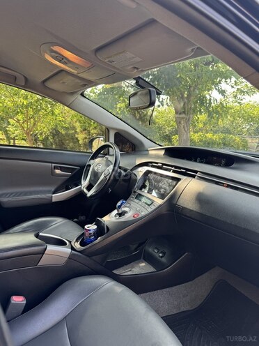 Toyota Prius-7