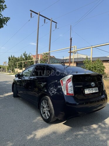 Toyota Prius-12