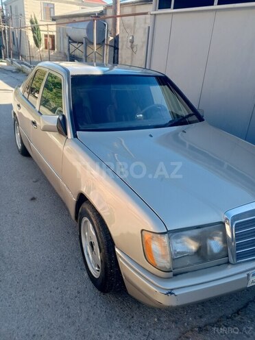 Mercedes 200 D-1